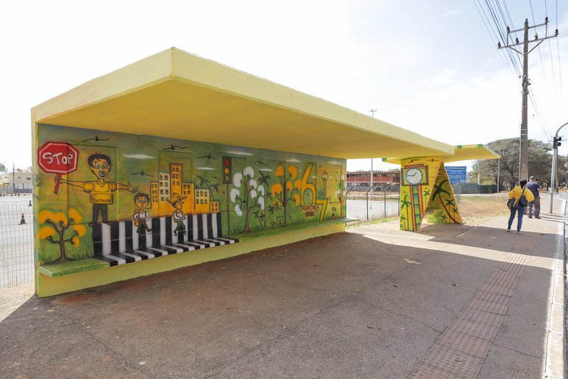 Arte Urbana Transforma Paradas de Ônibus no Pistão Norte –