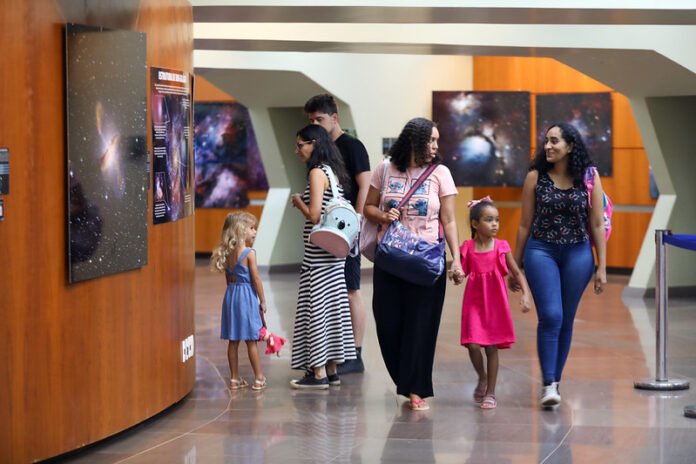 Projeto no Planetário leva o universo da inteligência artificial a estudantes do DF –