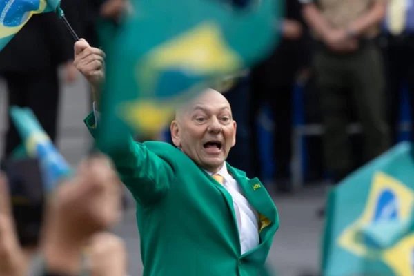 Luciano Hang é condenado por ofensas a Lula com faixas em aviões –