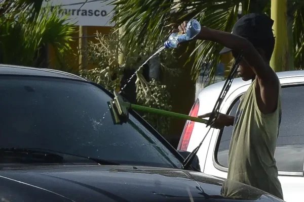 Infância roubada: 12 mil crianças são vítimas de trabalho infantil no DF