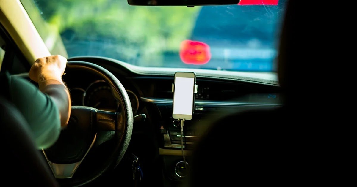 Motoristas de app devem instalar adesivo de segurança até o dia 17