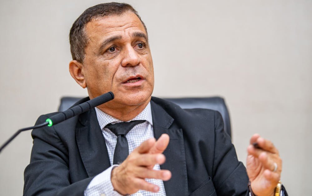 Martins Machado homenageia atletas e novas modalidades esportivas do DF
